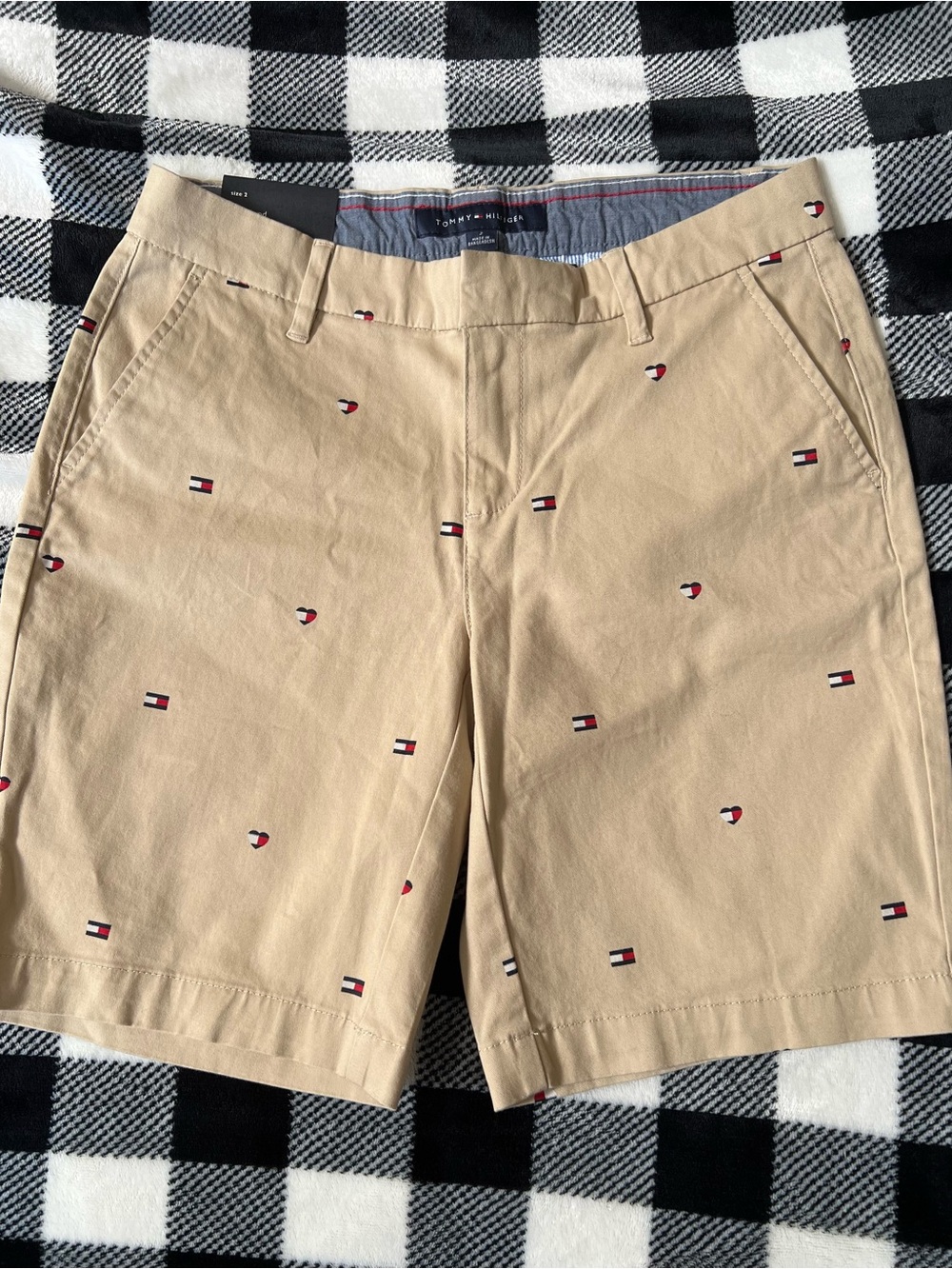 Tommy Hilfiger Hollywood woman’s Khaki Logo-Embroidered Chino Shorts